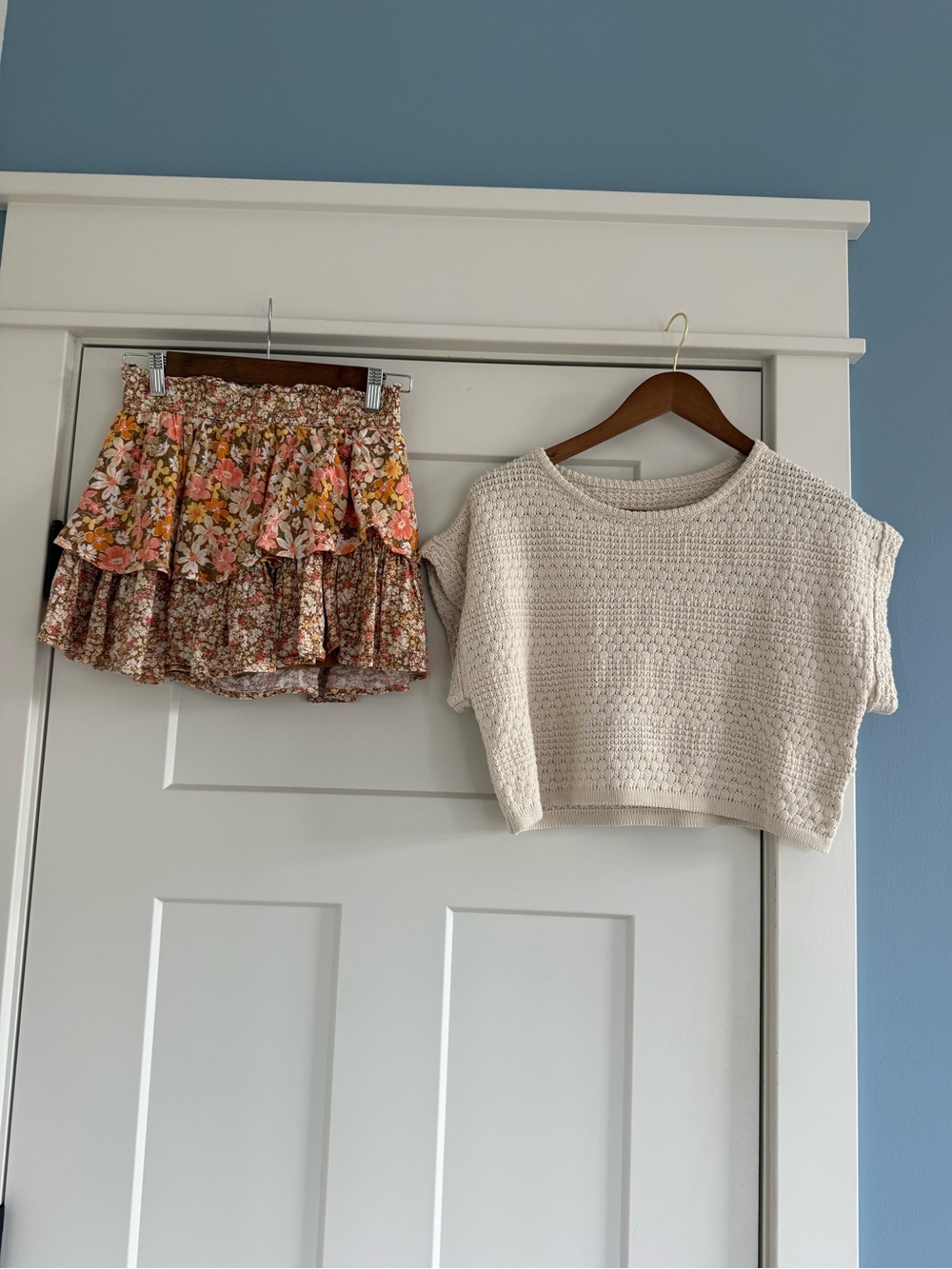 American Eagle Floral RuffleTiered skort & Open-stitch short sleeve sweater set